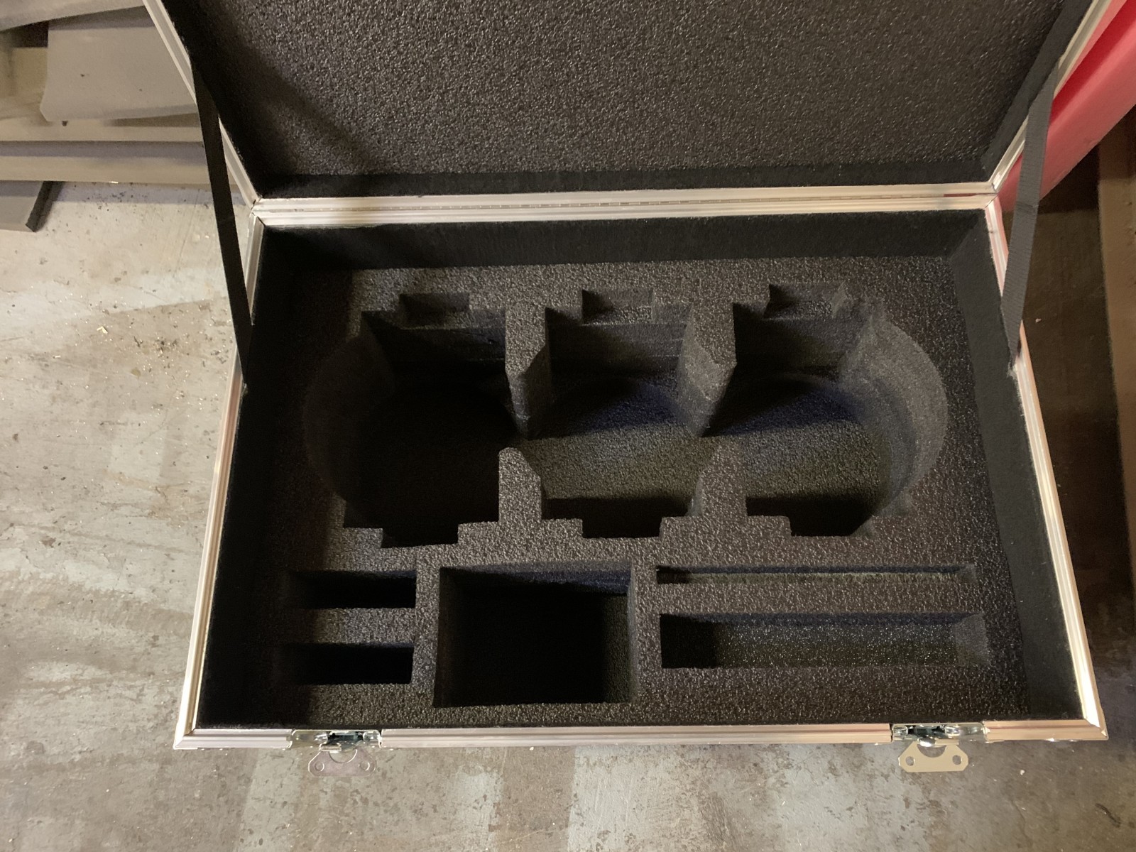 Road & Flight Cases • Custom Crating